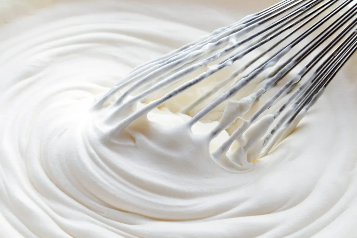 Zdjęcie Jak ubić śmietanę 30%? Sekret sztywnej i niezwarzonej piany!