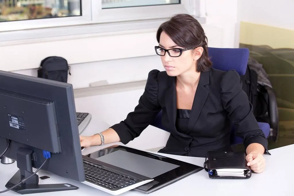 Zdjęcie Jak przełączyć ekran z laptopa na monitor - łatwe kroki i porady