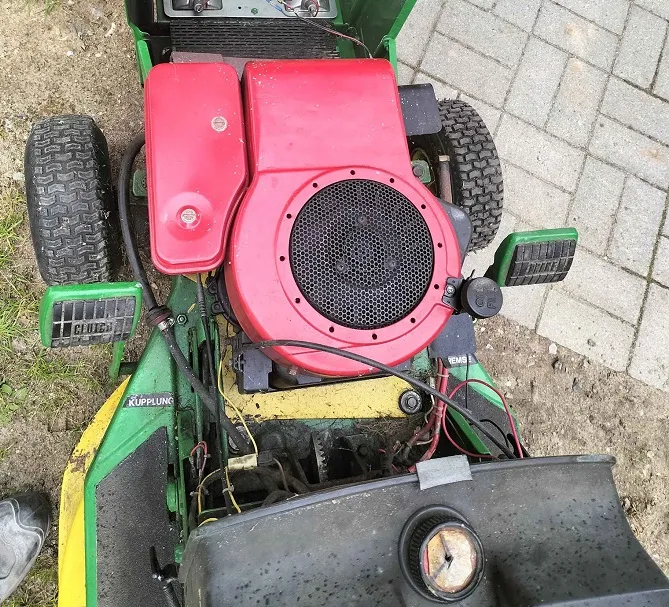 Zdjęcie Jak odpalić traktorek kosiarkę bez akumulatora - sprawdzone metody