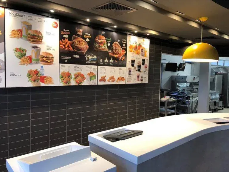Zdjęcie Ile kosztują burgery maestro w McDonald's? Ceny, które zaskoczą!
