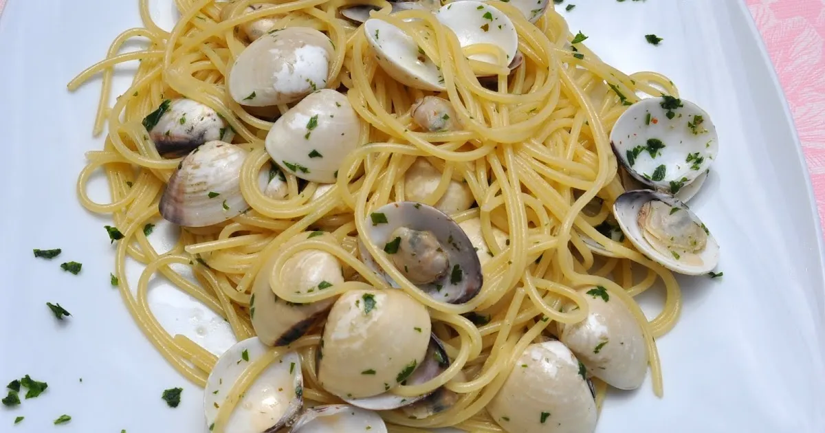 Zdjęcie Spaghetti vongole: idealny przepis na włoskie danie z małżami