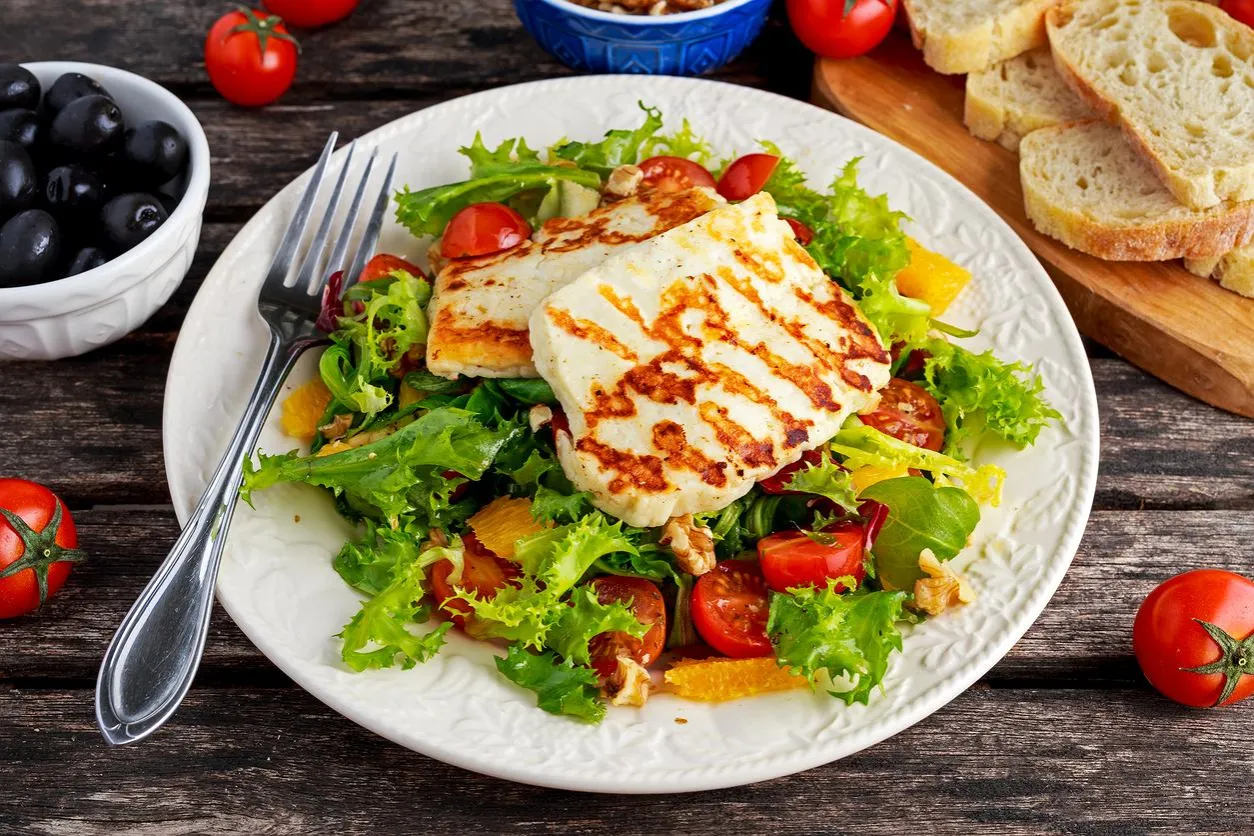Zdjęcie Ser halloumi z czym jeść? Odkryj pyszne przepisy i pomysły na dania