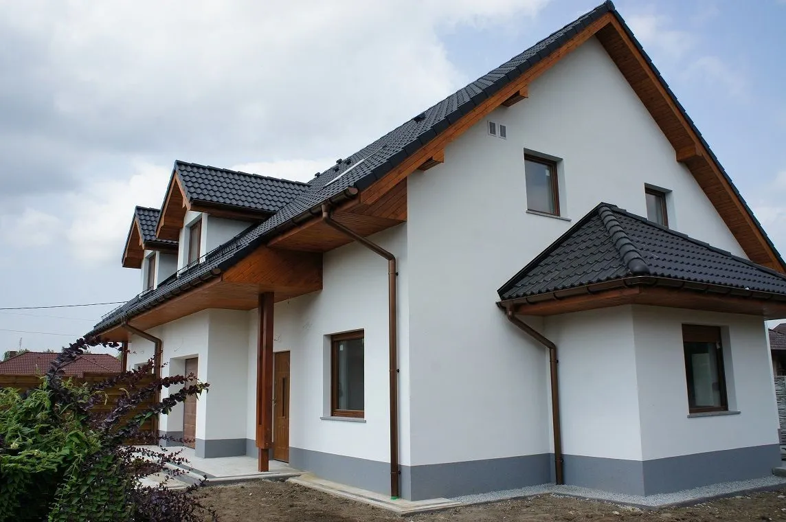 Zdjęcie Jaką elewację wybrać do grafitowego dachu i okien złoty dąb?