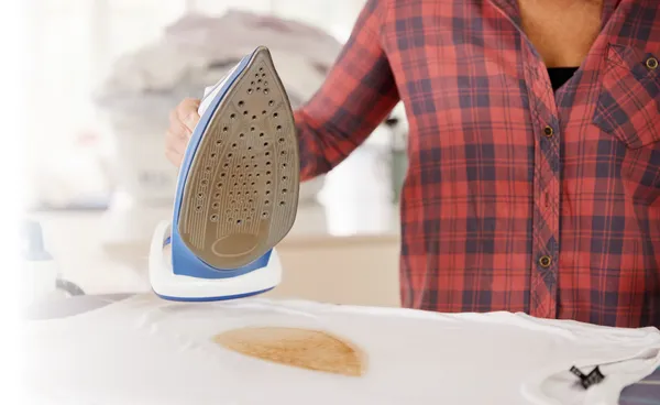 Zdjęcie Skuteczne sposoby na to, czym wyczyścić przypalone żelazko bez uszkodzeń