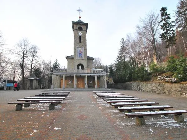 Zdjęcie Sanktuarium Matki Bożej Królowej Polski w Szczyrku - historia i msze