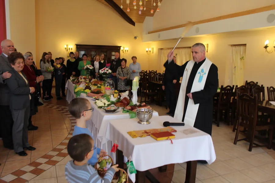 Zdjęcie Godziny mszy w Wielką Sobotę – gdzie i o której się odbywa? Sprawdź teraz!