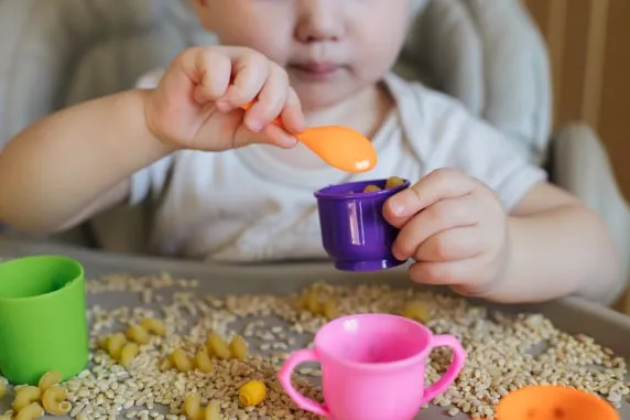 Zdjęcie Cwiczenia sensoryczne dla 3 latka, które wspierają rozwój i zabawę