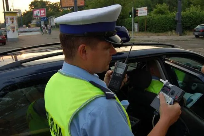 Zdjęcie Kiedy policja może badać alkomatem? Poznaj swoje prawa i konsekwencje