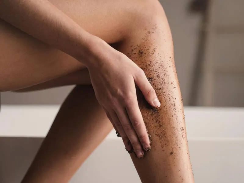 Zdjęcie Peeling przed czy po goleniu - poznaj kolejność i uniknij podrażnień skóry