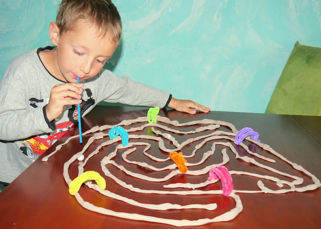 Zdjęcie Zabawy sensoryczne dla dzieci: proste pomysły na rozwój i radość