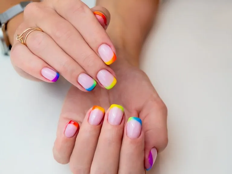 Zdjęcie Manicure hybrydowy French – co to jest i dlaczego warto go wybrać?