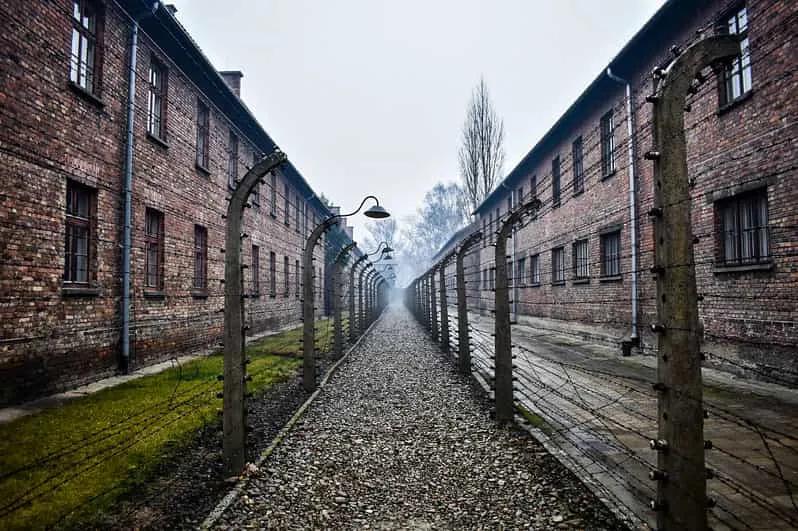 Zdjęcie Ile czasu zajmuje zwiedzanie Auschwitz? Czas na refleksję i pamięć
