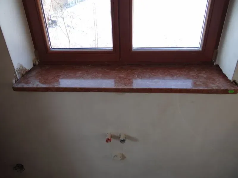 Zdjęcie Ile kosztuje montaż parapetów wewnętrznych? Poznaj zaskakujące ceny!
