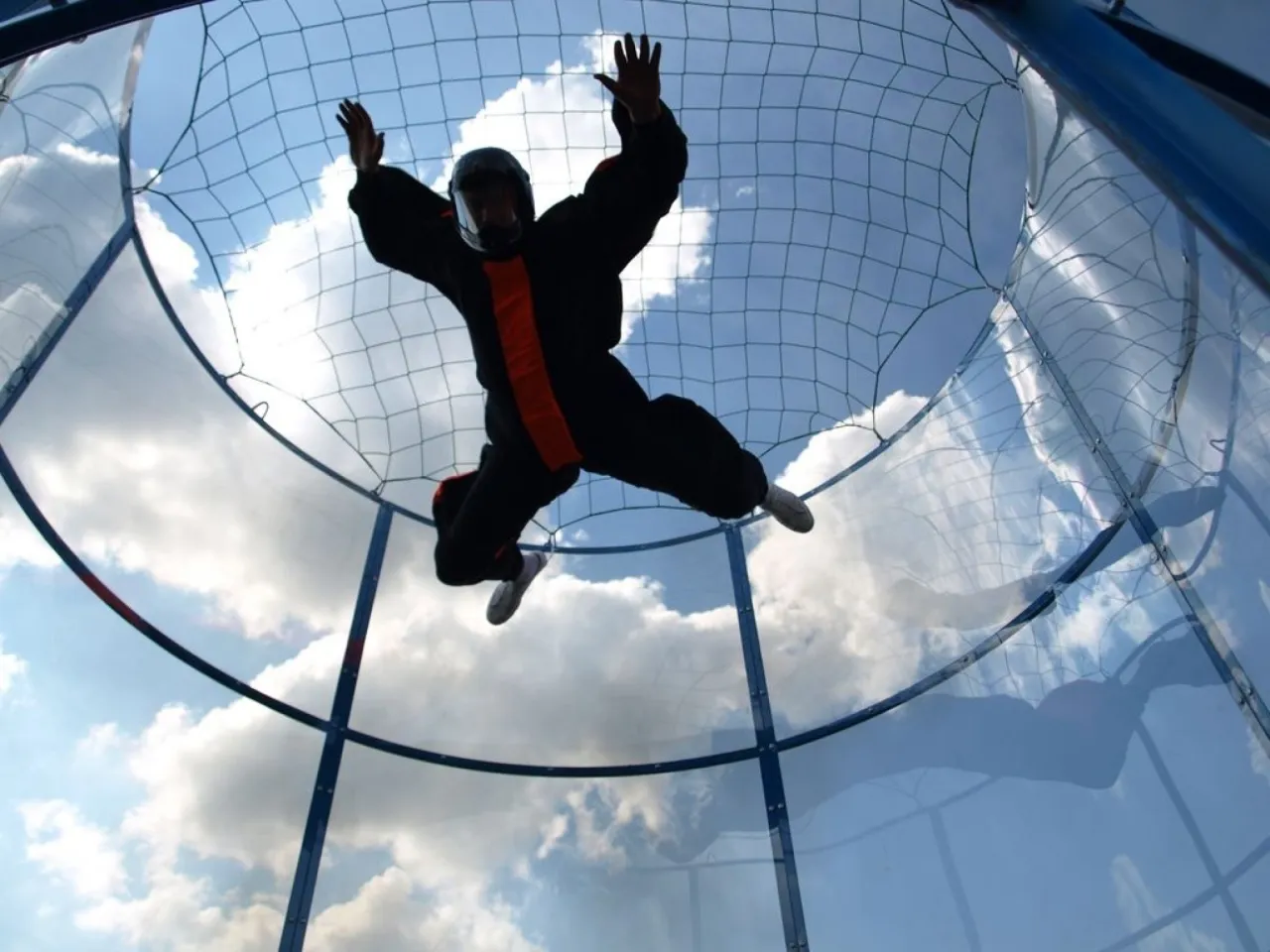 Zdjęcie Lot w tunelu aerodynamicznym jako wyjątkowy prezent pełen emocji