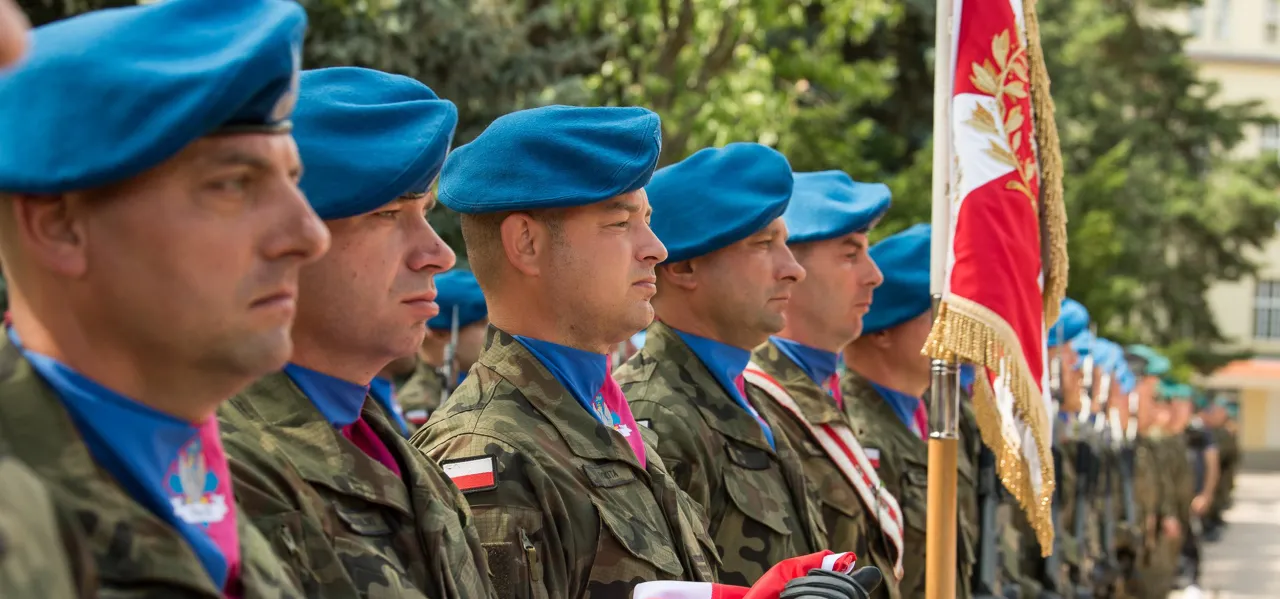 Zdjęcie Umundurowanie wojska: Kluczowe informacje o mundurach i akcesoriach