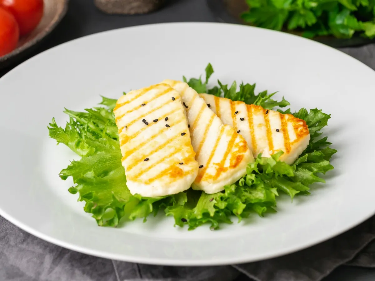 Zdjęcie Czy ser halloumi jest zdrowy? Odkryj prawdę o jego wartościach odżywczych