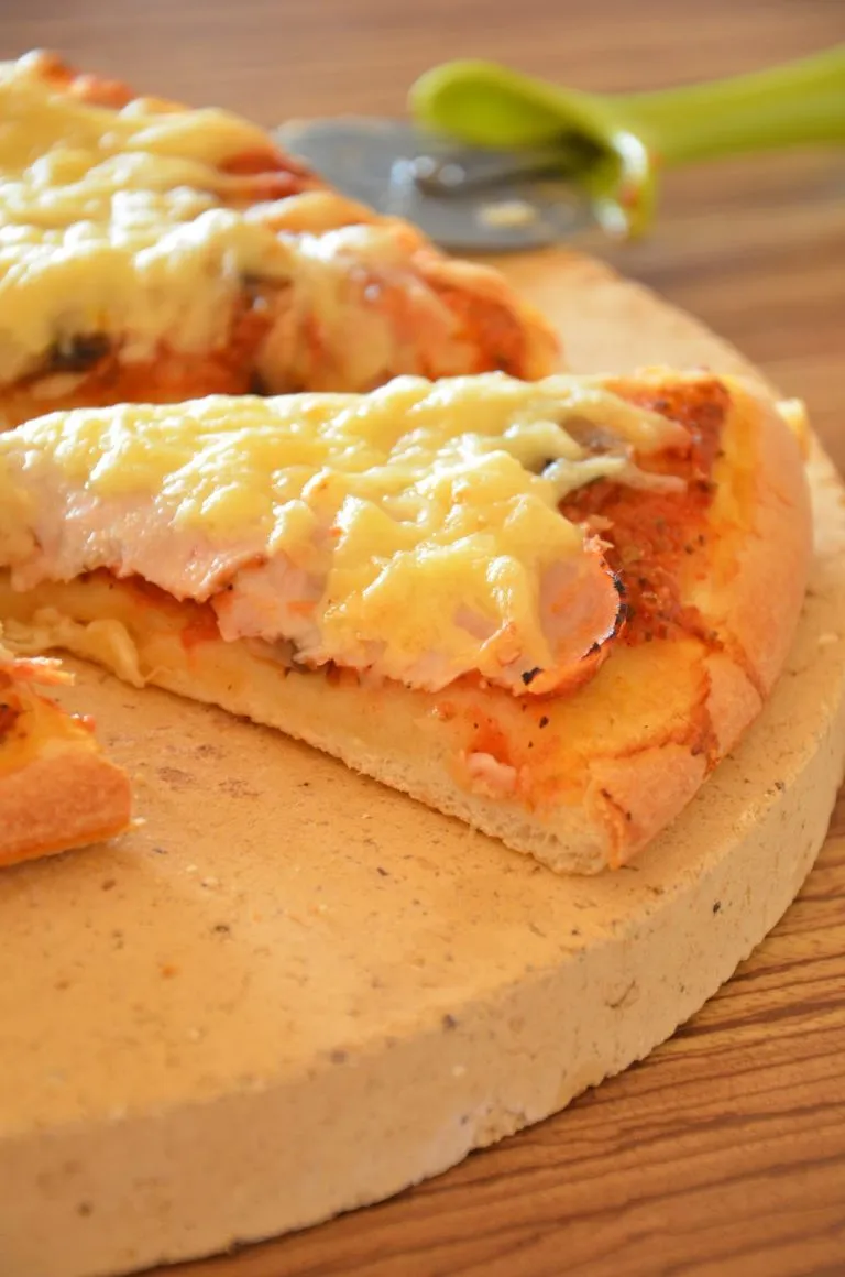 Zdjęcie Przepis na pizzę jak z Pizza Hut – idealna domowa wersja, którą pokochasz