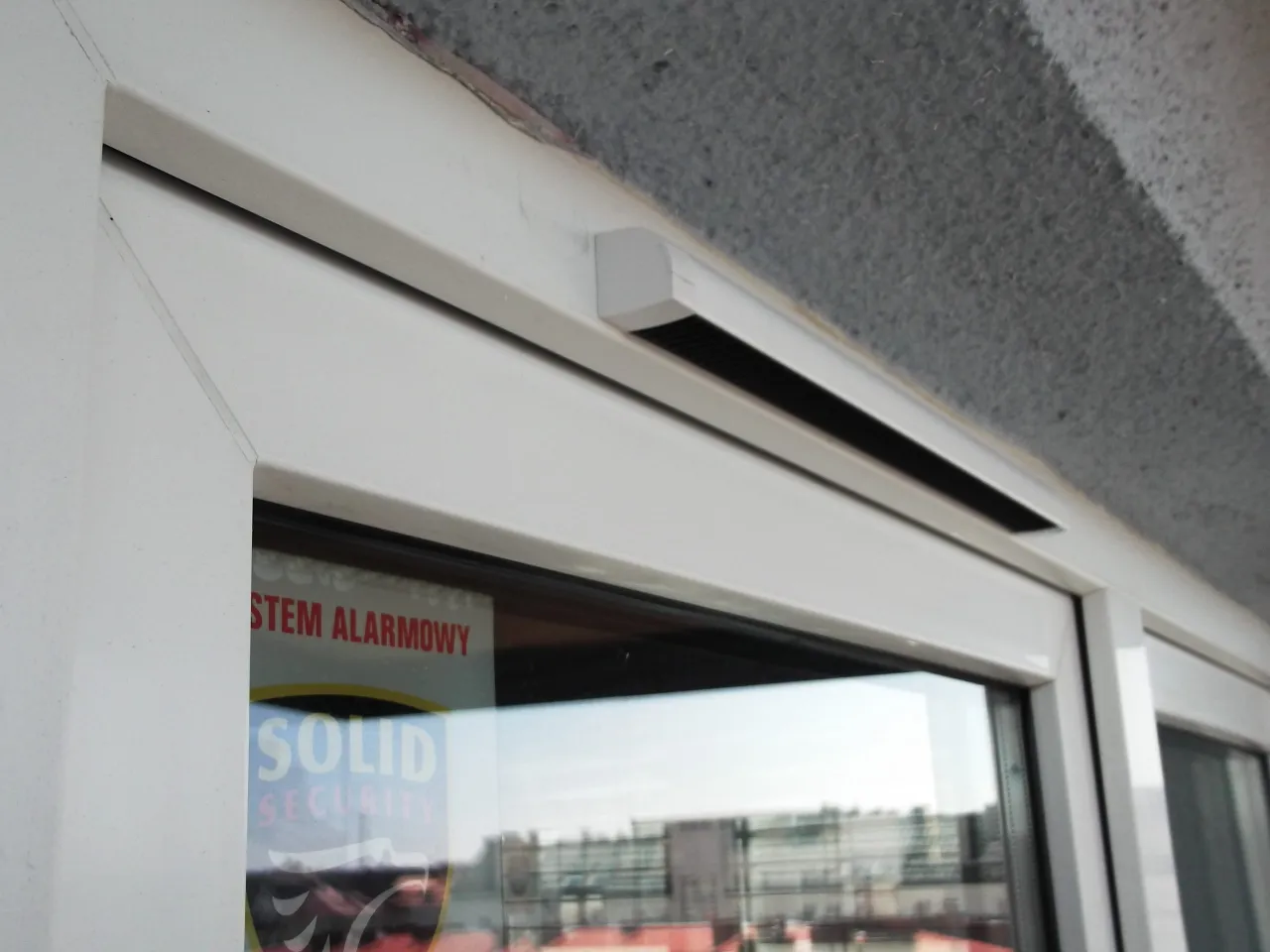 Zdjęcie Wiercenie w oknach plastikowych - bezpieczne czy ryzykowne?