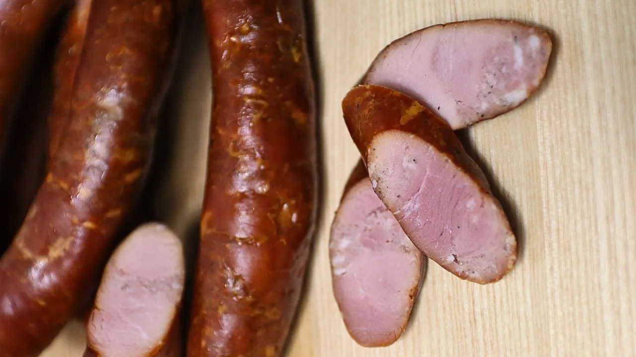 Zdjęcie Jak przygotować idealną kiełbasę kruchą - sprawdzony przepis krok po kroku