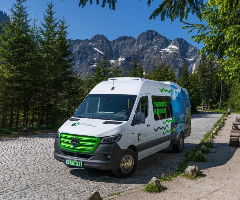 Zdjęcie Skąd odjeżdża bus nad Morskie Oko? Sprawdź najlepsze miejsca i trasy