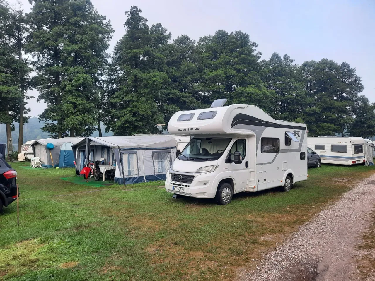 Zdjęcie Gdzie na ryby z przyczepą kempingową: najlepsze miejsca na wypoczynek