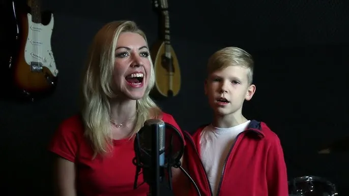 Zdjęcie Jak w uczniowskim zeszycie - odkryj głębię i znaczenie piosenki