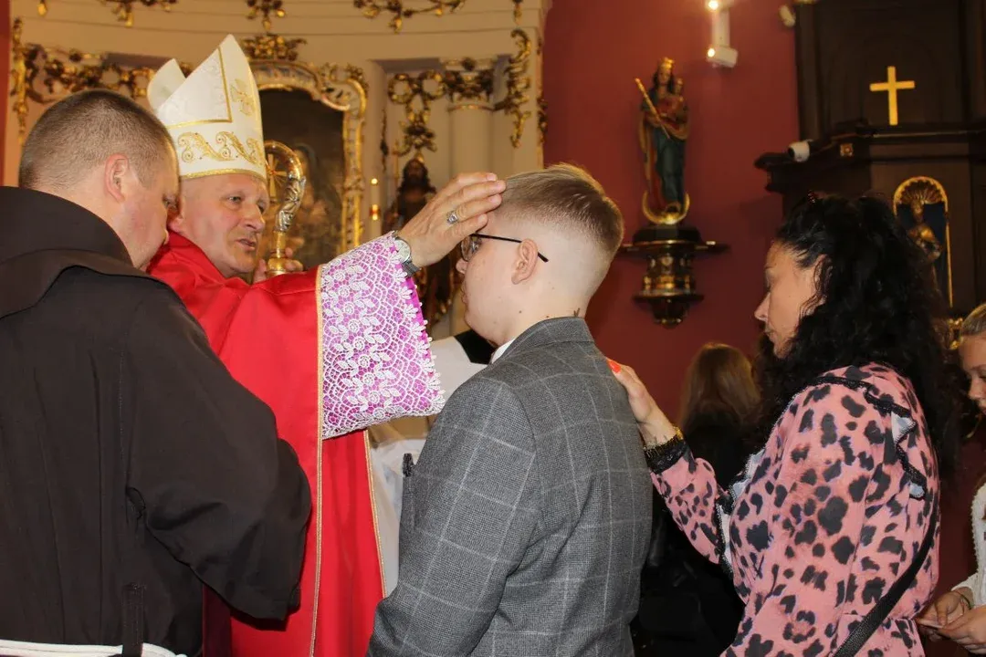 Zdjęcie Bierzmowanie w której klasie: co musisz wiedzieć przed sakramentem