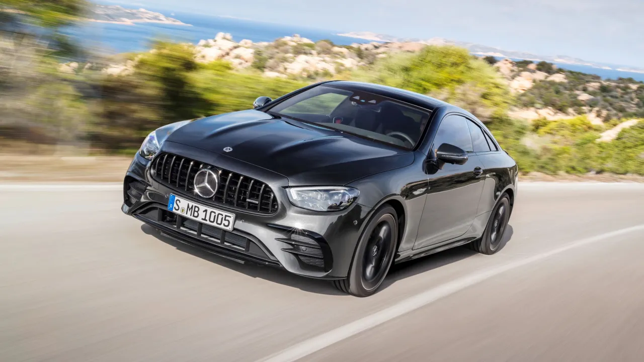 Zdjęcie Mercedes E-Klasse Coupe - komfort, osiągi i porównania z innymi modelami