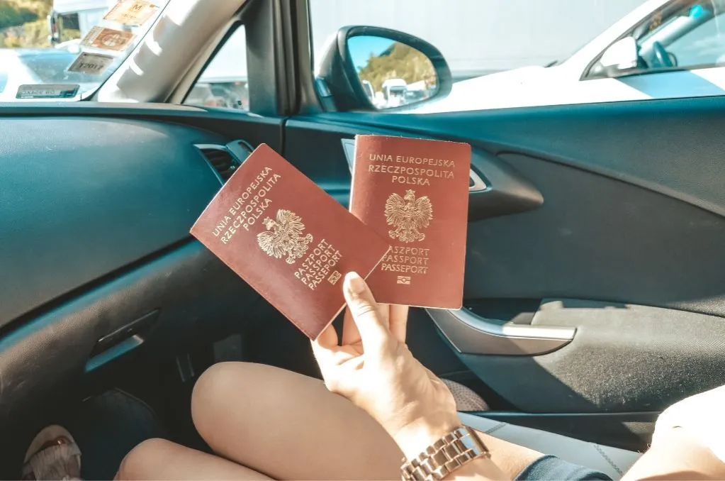 Zdjęcie Czy do Czarnogóry potrzebny jest paszport? Ważne informacje o dokumentach.