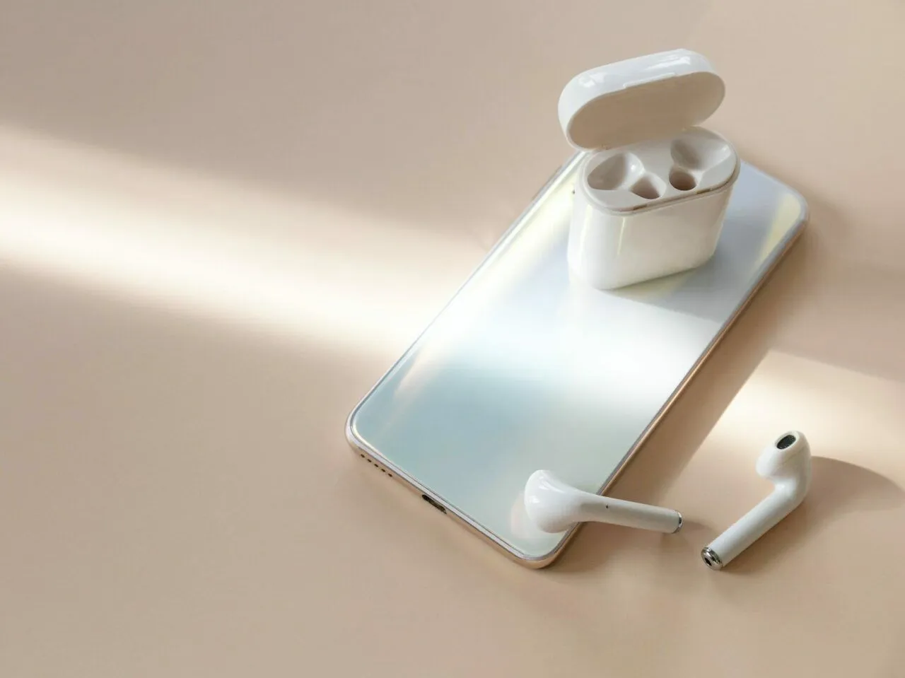 Zdjęcie Czy słuchawki JBL pasują do iPhone? Sprawdź ich kompatybilność!