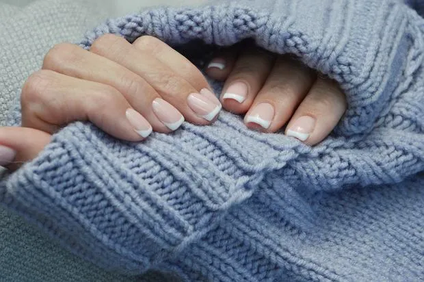 Zdjęcie Jak zrobić samemu francuski manicure w domu i uniknąć błędów