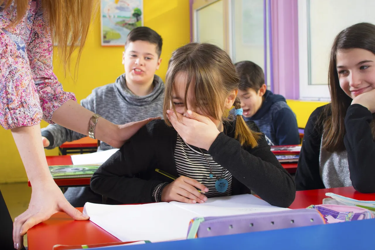 Zdjęcie Czy nauczyciel ma prawo przesadzić ucznia? Poznaj ważne zasady