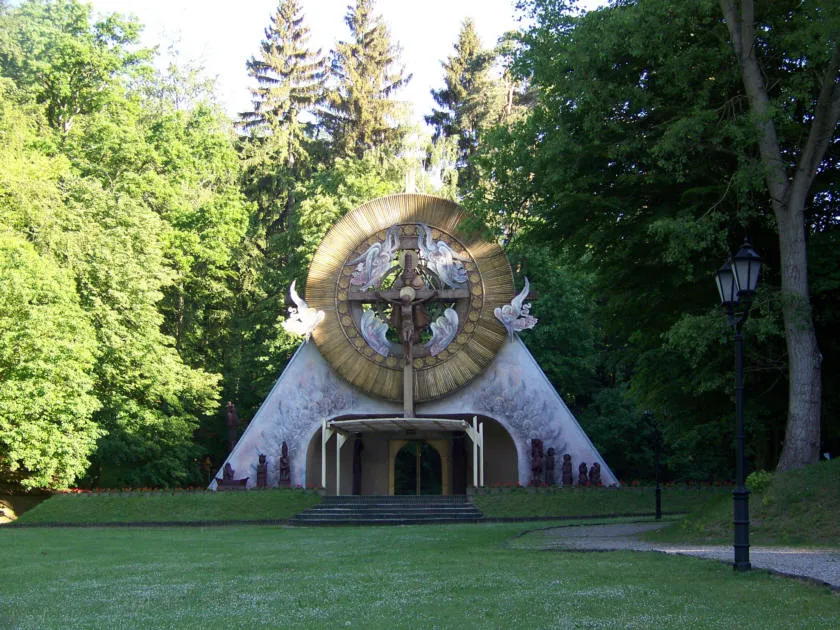 Zdjęcie Sanktuarium Matemblewo: Historia, znaczenie i wydarzenia w Gdańsku