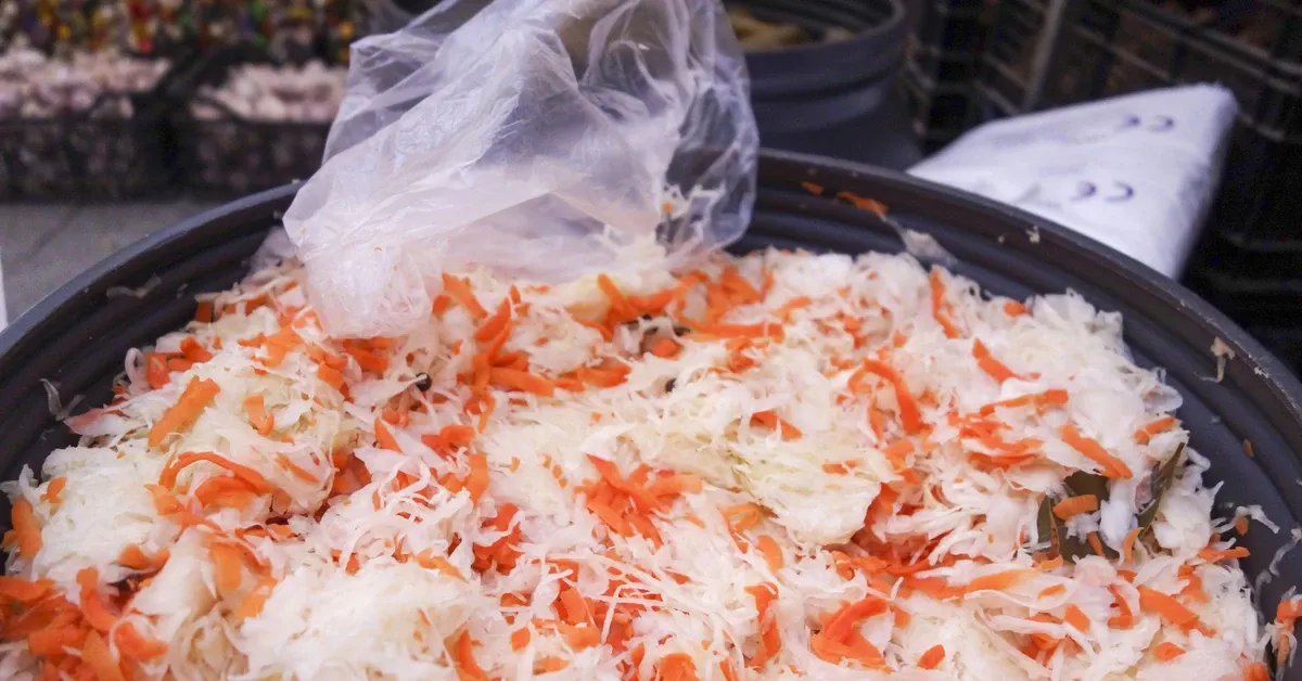 Zdjęcie Ile soli dodać do kiszenia kapusty, aby uniknąć zepsucia?