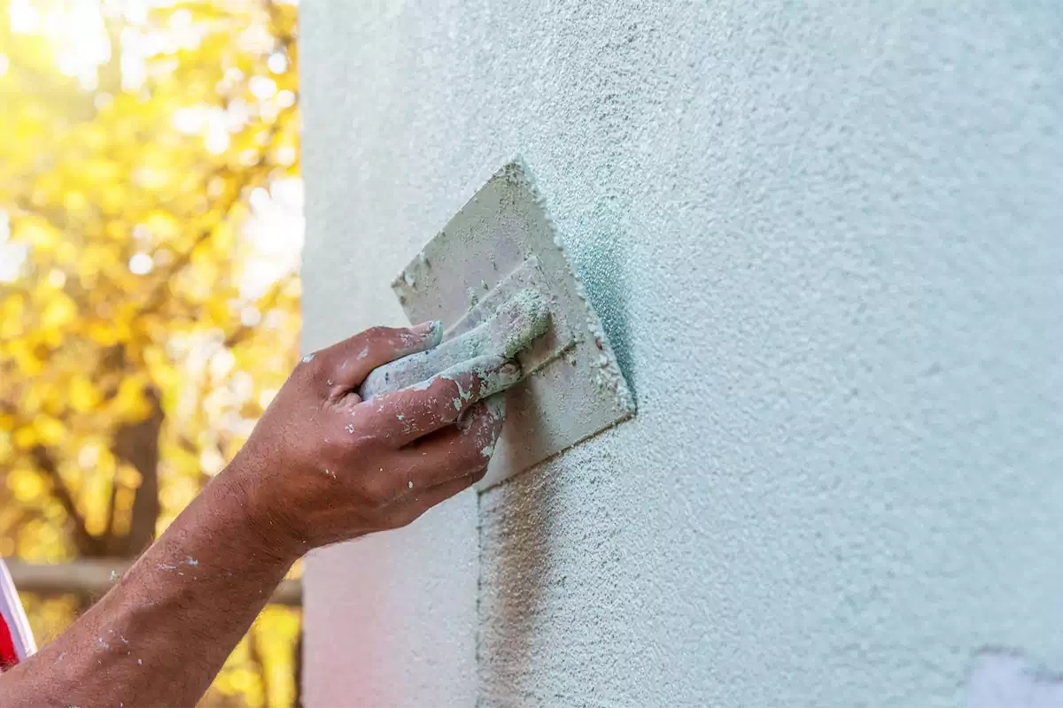 Zdjęcie Jak położyć tynk mineralny: unikaj najczęstszych błędów i osiągnij idealny efekt