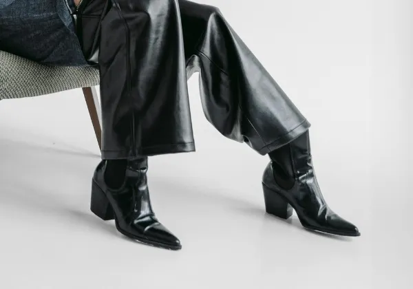 Zdjęcie Czy kowbojki są modne? Odkryj ich styl i wyjątkową uniwersalność