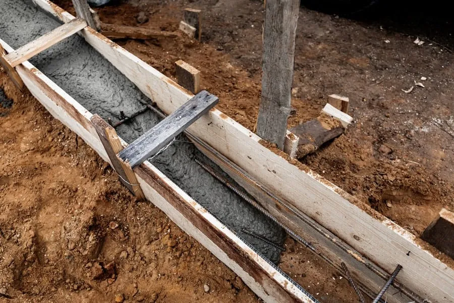 Zdjęcie Jak zrobić fundament pod ogrodzenie - uniknij najczęstszych błędów