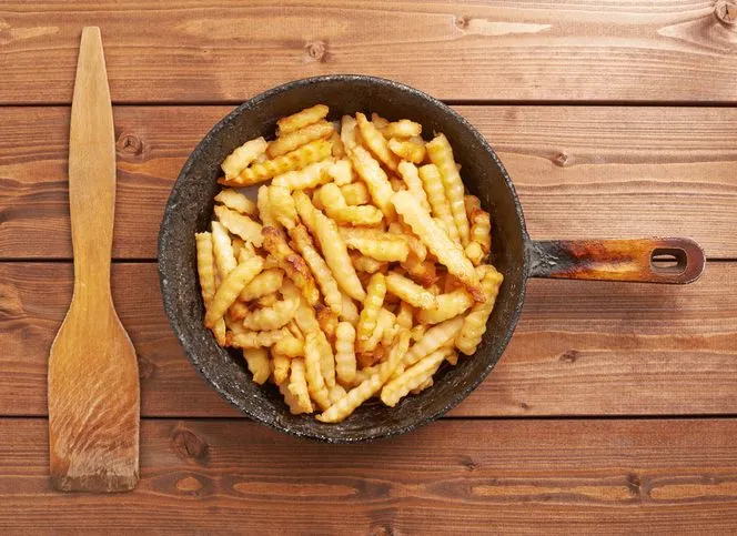 Zdjęcie Jak podgrzać frytki, aby odzyskały chrupkość i smak? Sprawdź metody