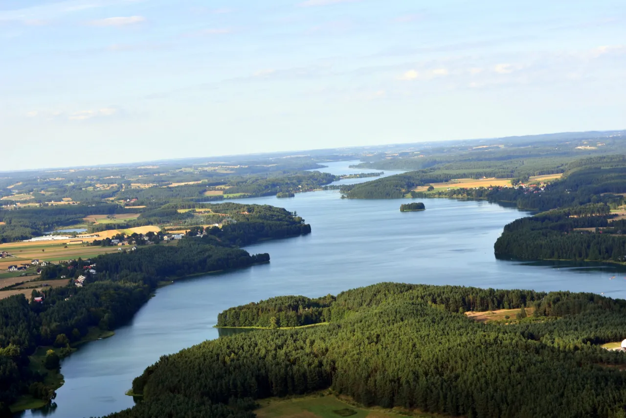 Zdjęcie Jezioro Raduńskie: piękno natury i atrakcje w Kaszubach