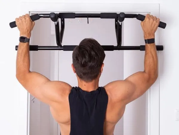 Zdjęcie Las mejores barras de calistenia para entrenar en casa y evitar lesiones