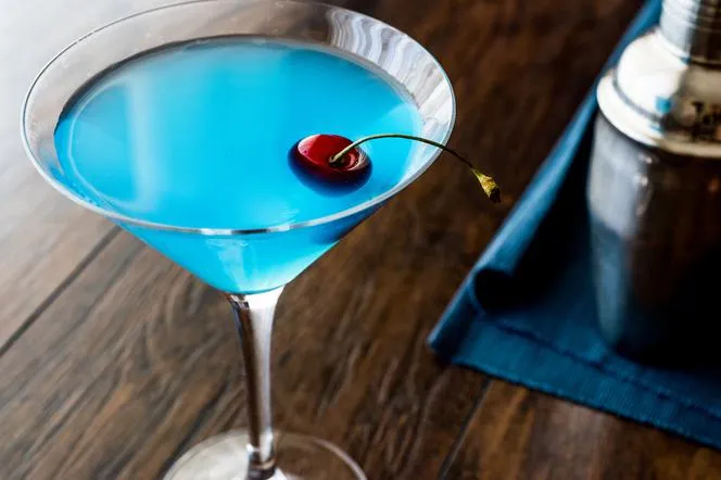 Zdjęcie Przepis na drink Blue Moon: orzeźwiający koktajl na każdą okazję