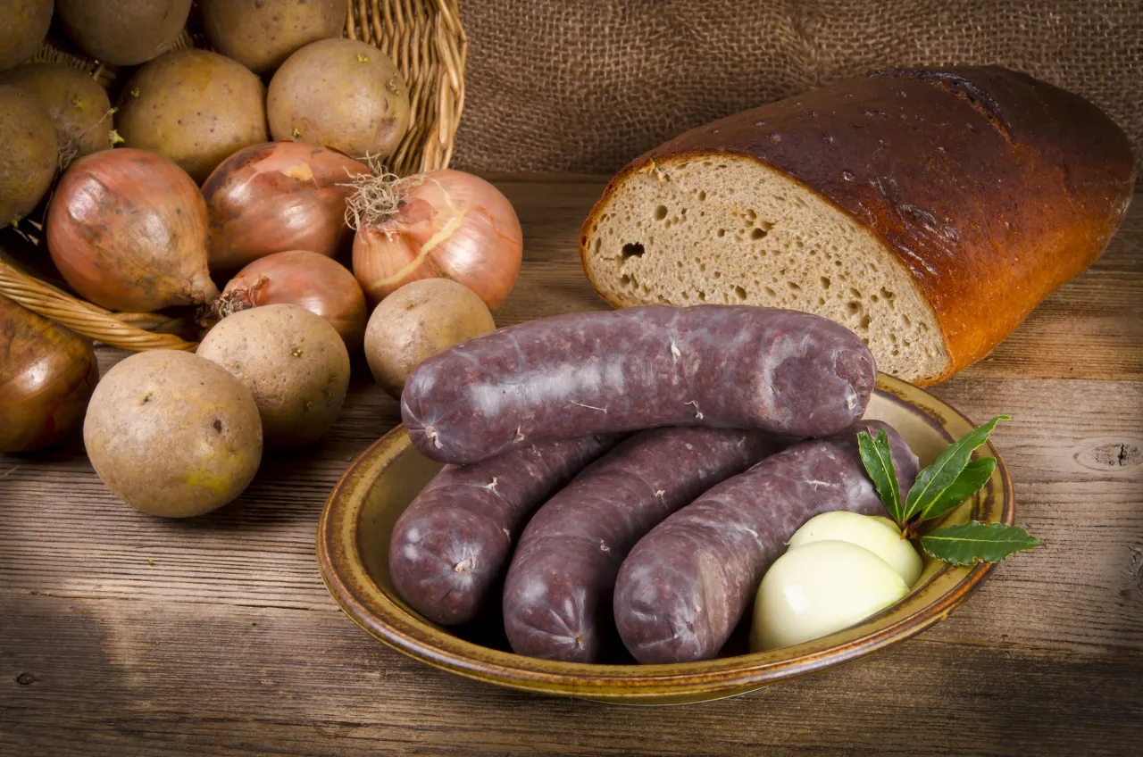 Zdjęcie Czy w piątek można jeść kaszankę? Poznaj zasady dotyczące mięsa