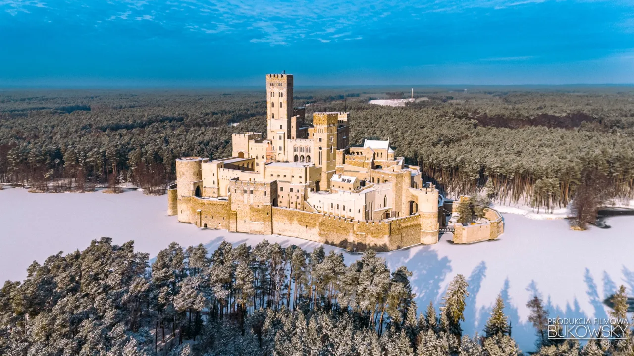 Zdjęcie Nowy zamek w Polsce: kontrowersje, historia i architektura Stobnicy