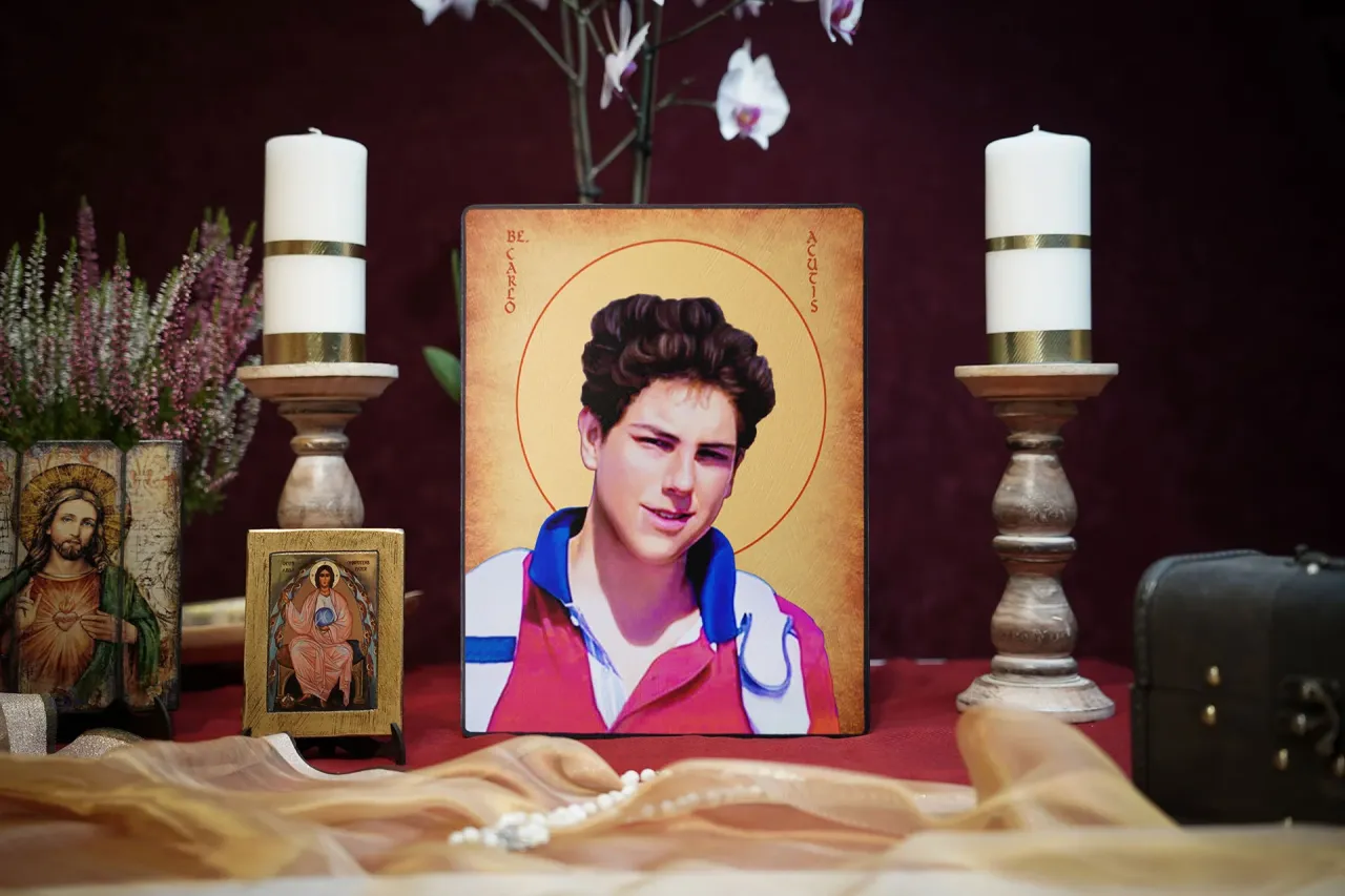 Zdjęcie Kto jest patronem internautów? Poznaj historię i znaczenie opiekuna internetu