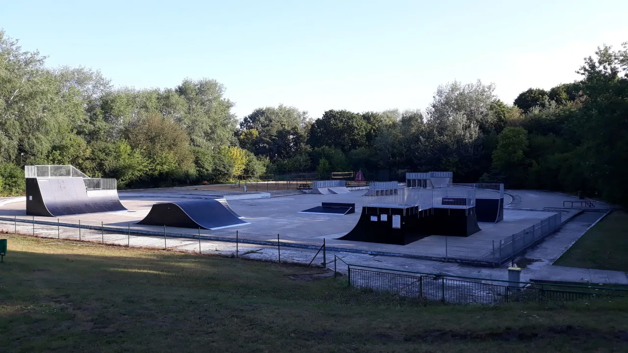 Zdjęcie Skatepark Poznań - Odkryj najlepsze miejsca do jazdy i zabawy