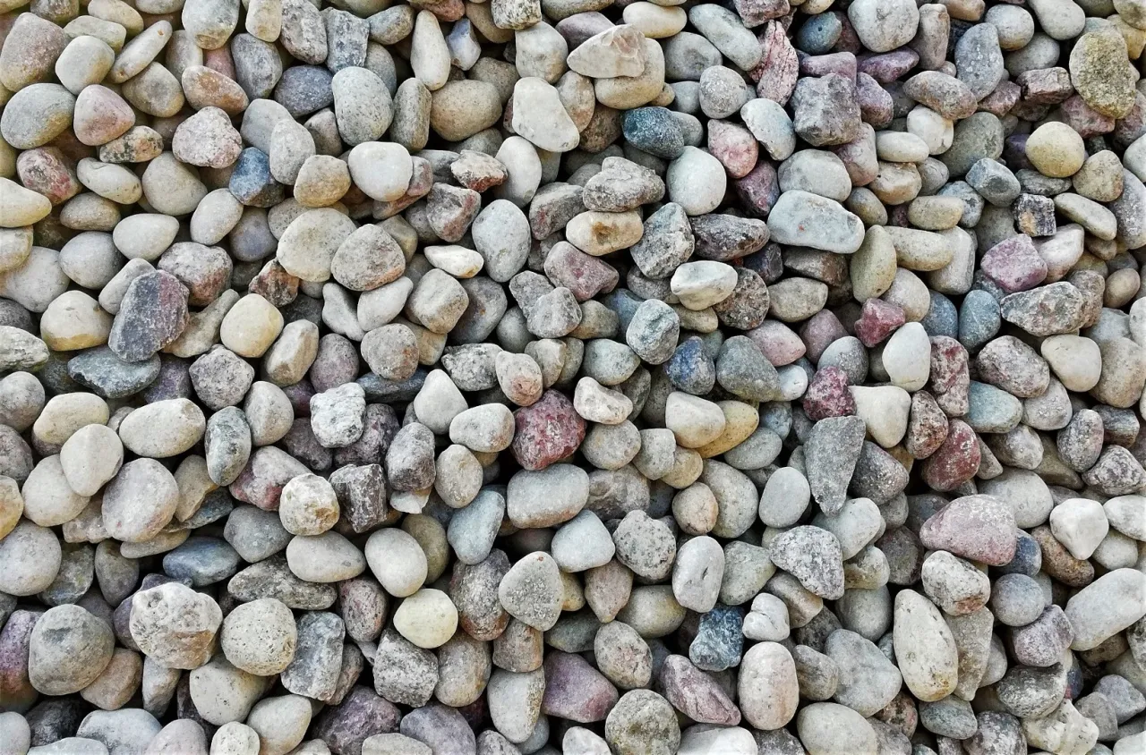 Zdjęcie Jaki żwir do drenażu opaskowego? Wybierz najlepszy rodzaj