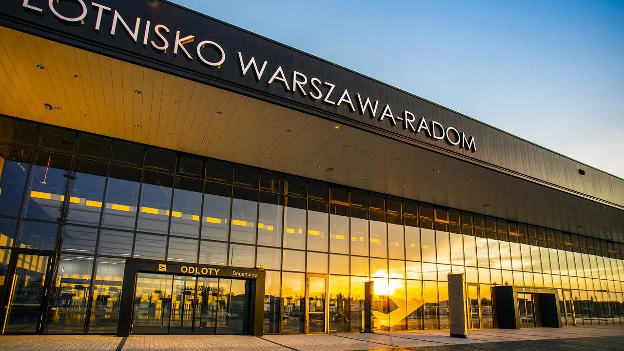 Zdjęcie Lotnisko radom kiedy rusza - poznaj datę otwarcia i usługi