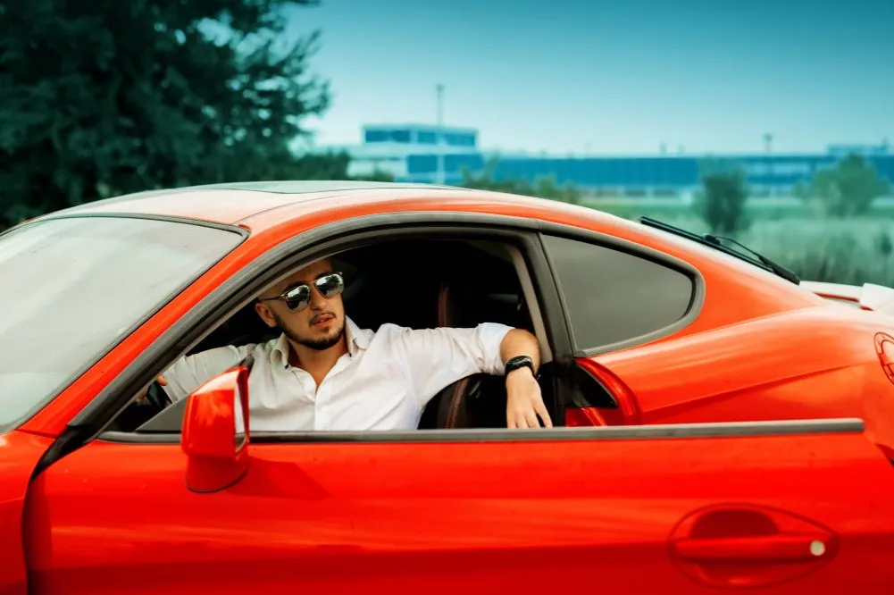 Zdjęcie Ile kosztuje ubezpieczenie Ferrari? Poznaj zaskakujące ceny i czynniki