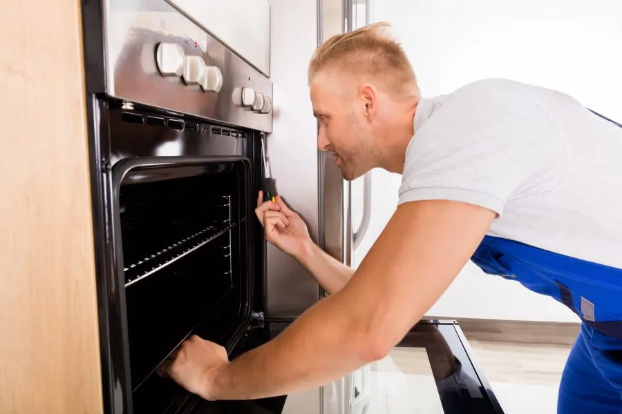 Zdjęcie Gdzie jest bezpiecznik w piekarniku Amica? Sprawdź, zanim będzie za późno