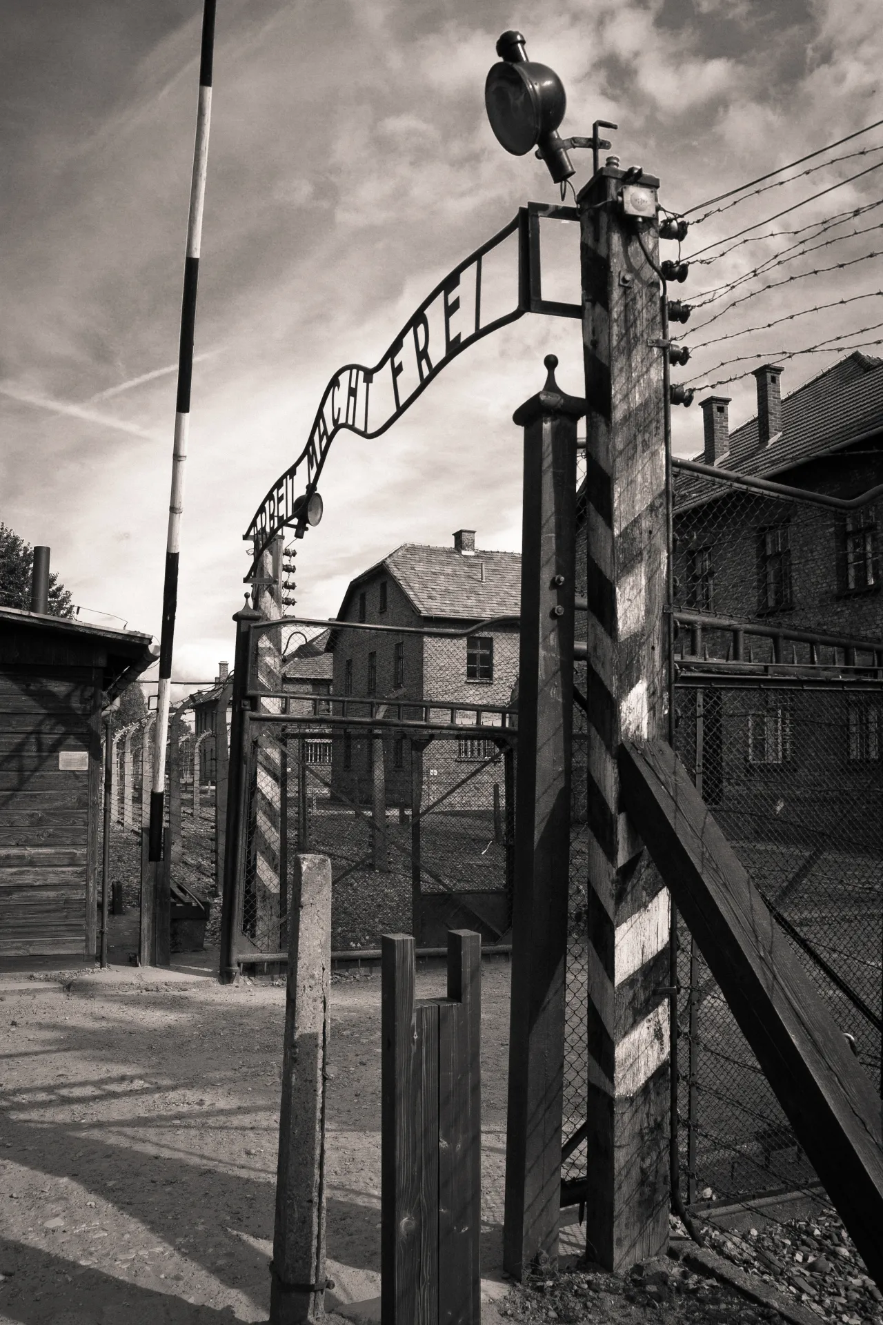 Zdjęcie Jak palono ludzi w Auschwitz - przerażające metody kremacji ofiar